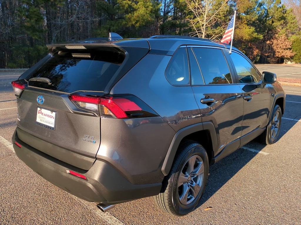 2024 Toyota RAV4 Hybrid XLE photo 4