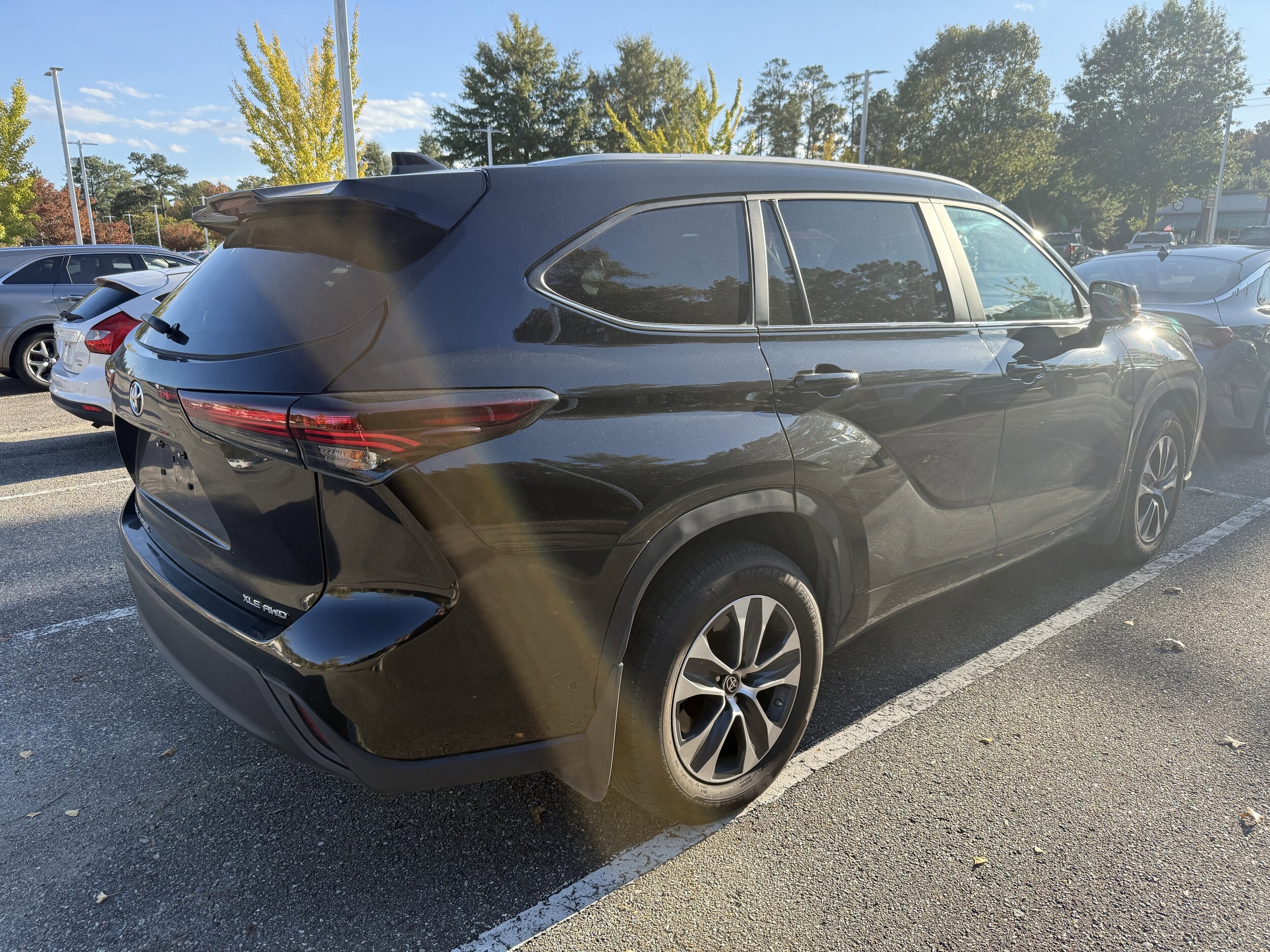 2024 Toyota Highlander XLE photo 2
