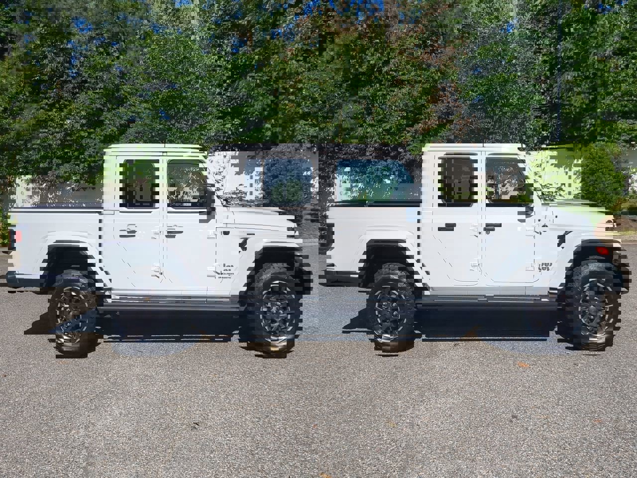 2023 Jeep Gladiator Overland photo 3