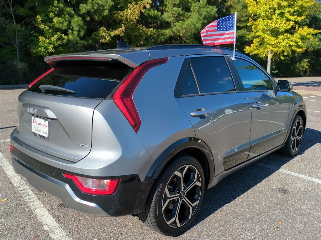 Used 2023 Kia Niro EX Touring SUV