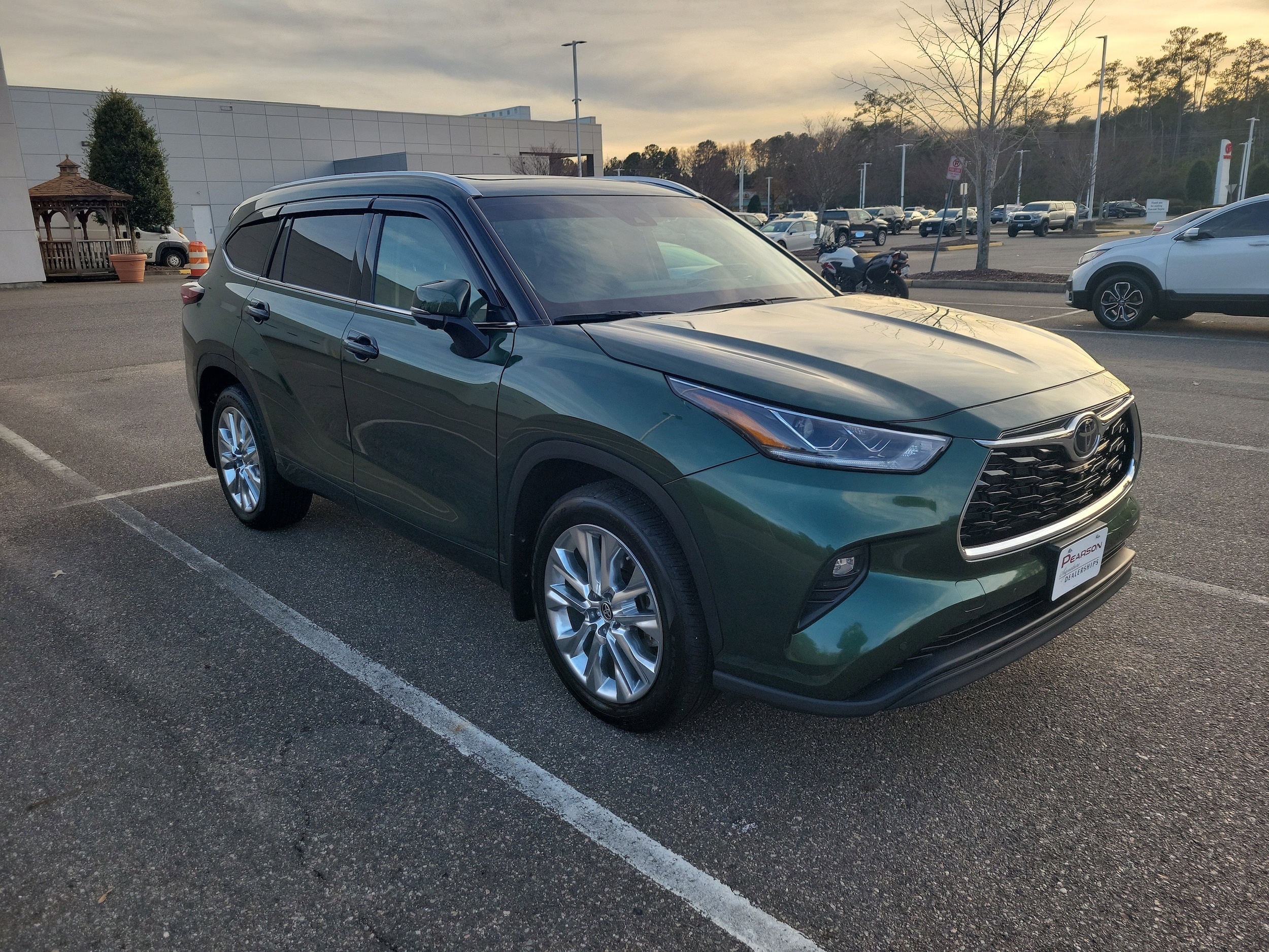 2024 Toyota Highlander Limited's photo