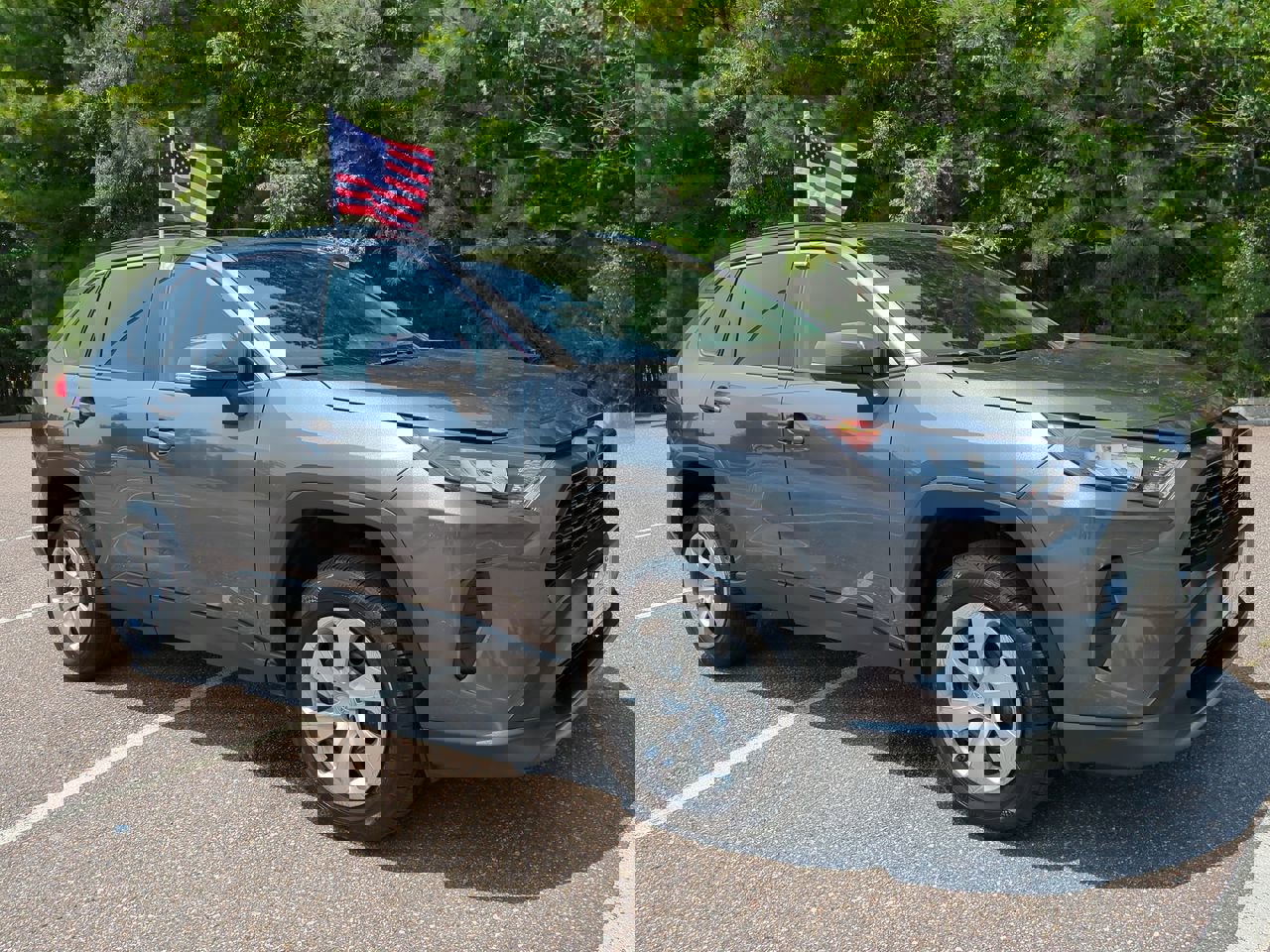 2020 Toyota RAV4 LE photo 2