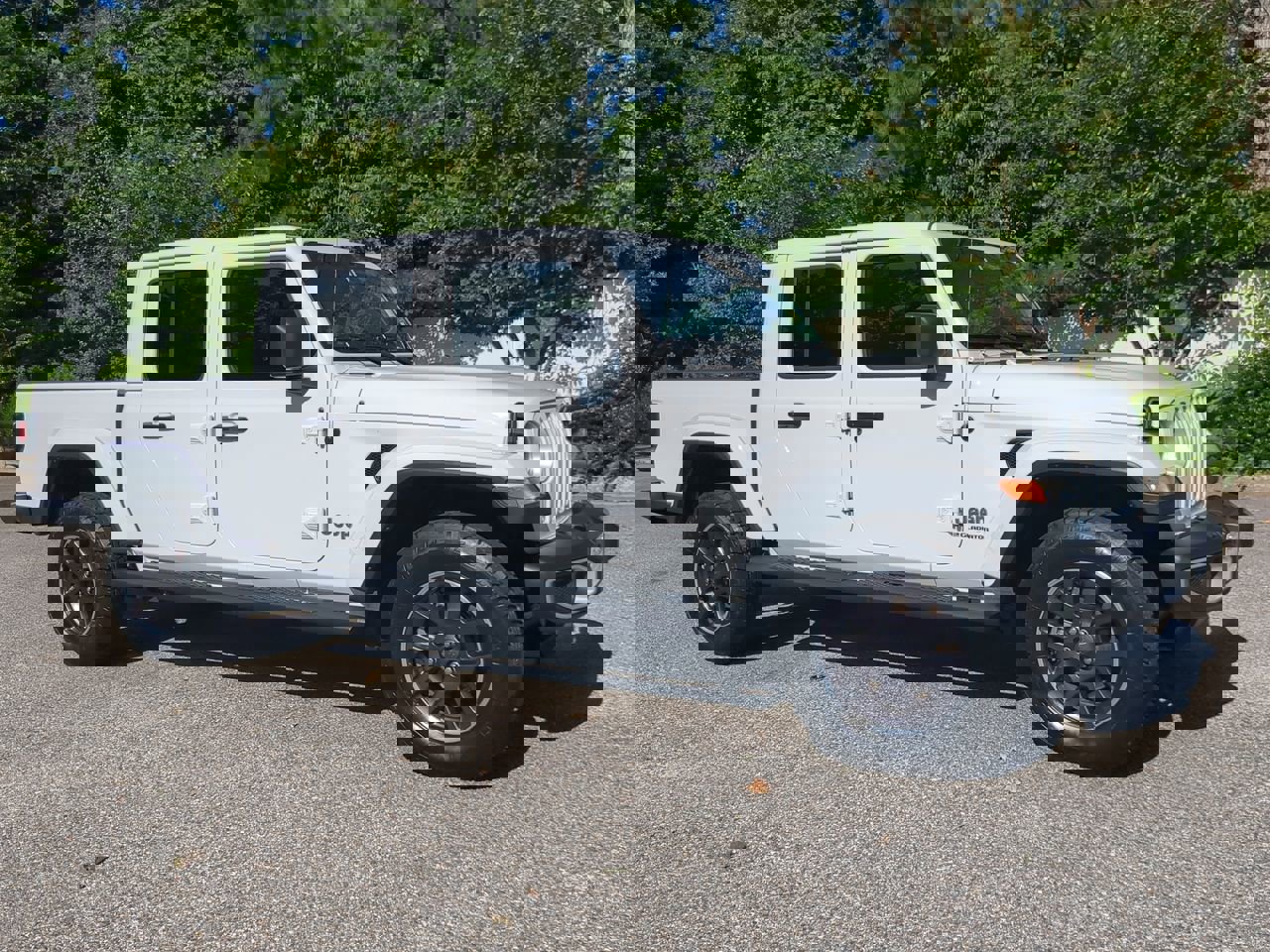 2023 Jeep Gladiator Overland photo 2