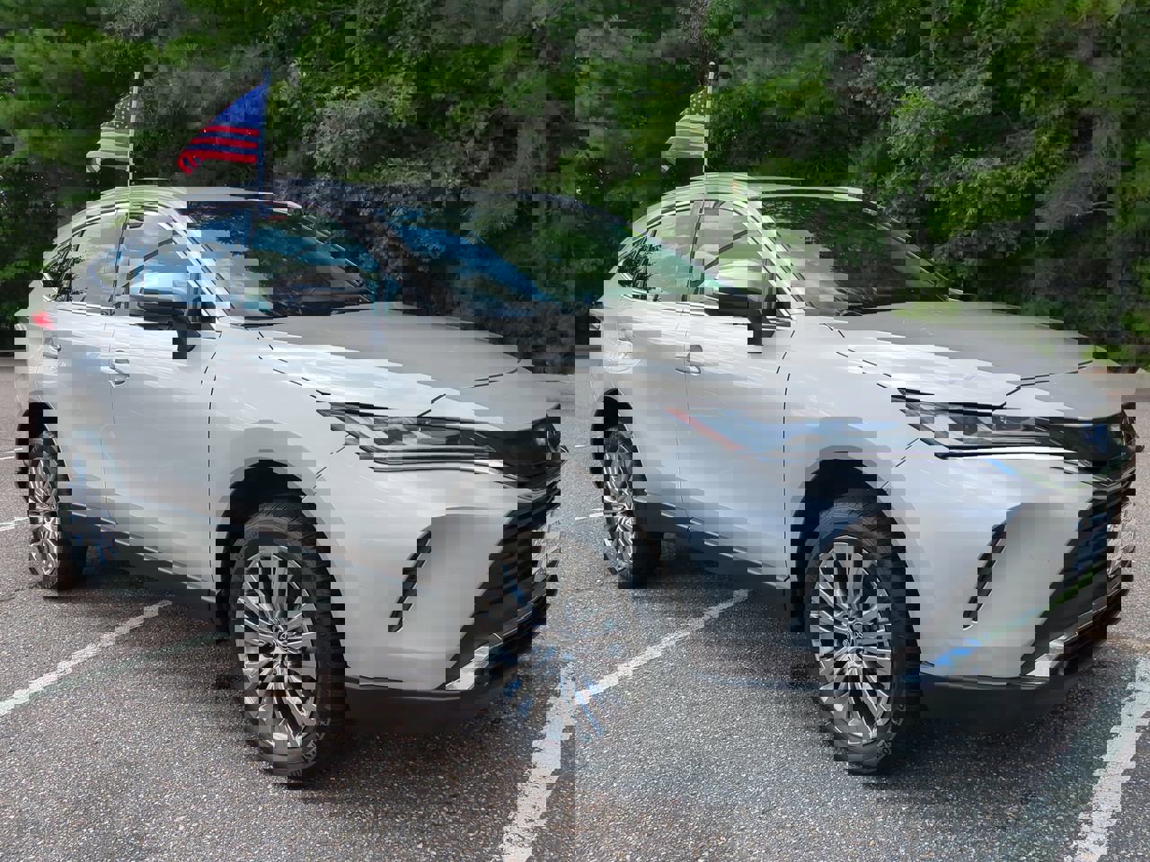 2022 Toyota Venza XLE photo 2