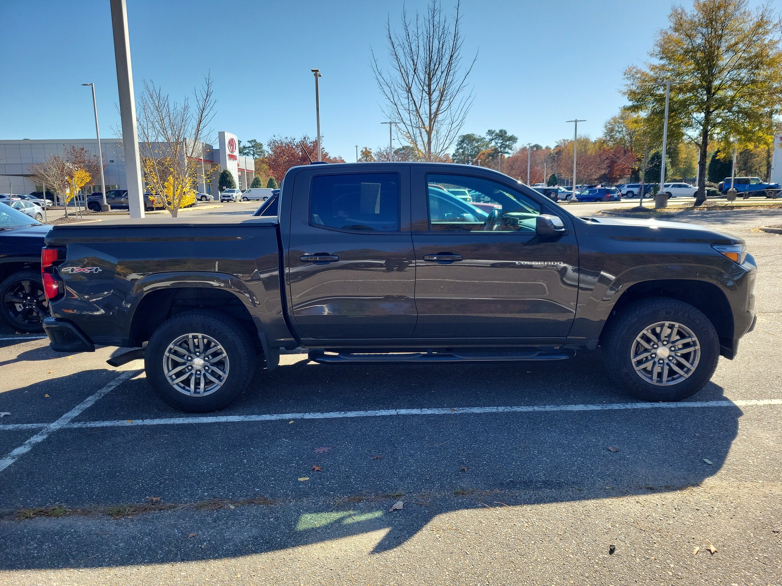2023 Chevrolet Colorado LT photo 2