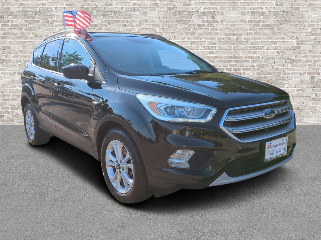 Used 2017 Ford Escape SE with VIN 1FMCU0GD5HUC68147 for sale in Newport News, VA