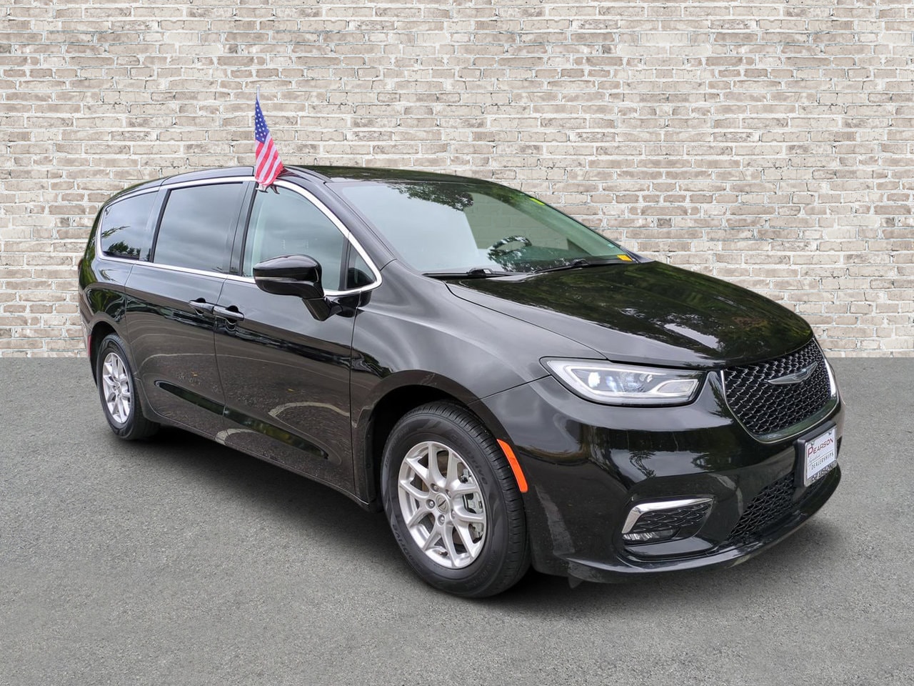 2024 Chrysler Pacifica Touring L's photo