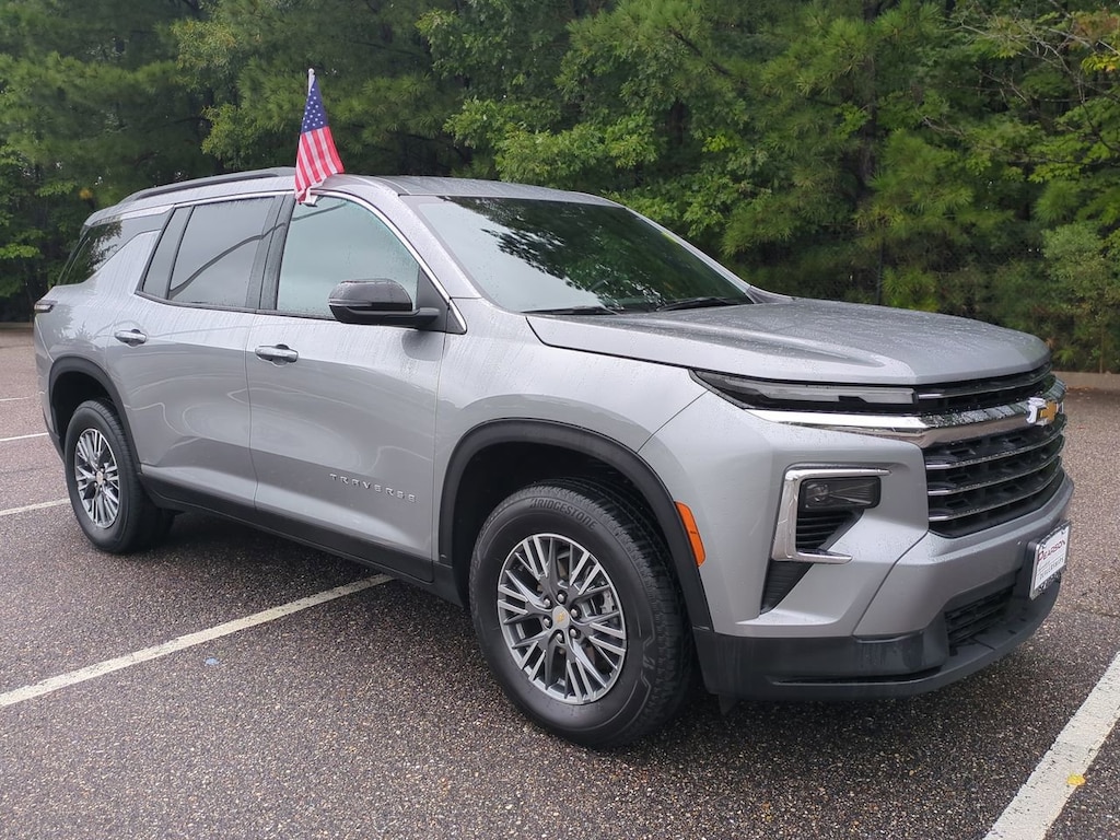 Used 2025 Chevrolet Traverse LT SUV