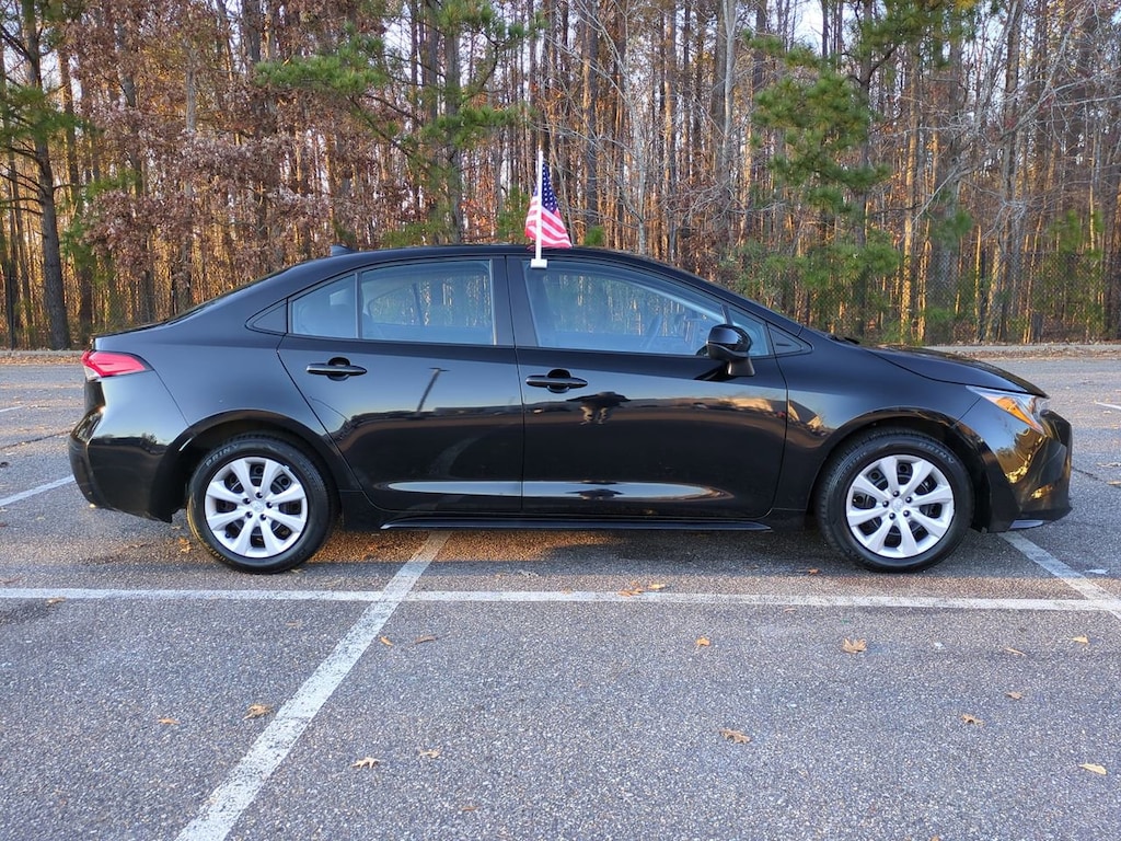 2024 Toyota Corolla LE photo 3