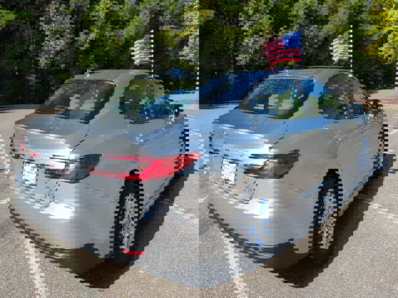 2025 Toyota Camry LE photo 4