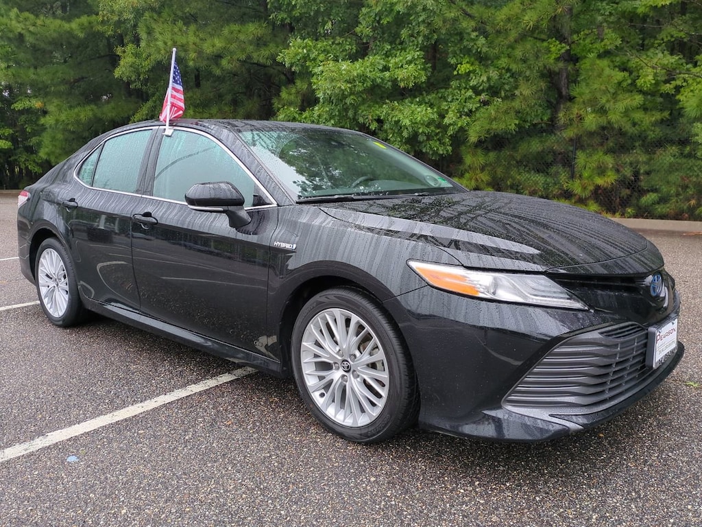 Used 2020 Toyota Camry Hybrid XLE Sedan