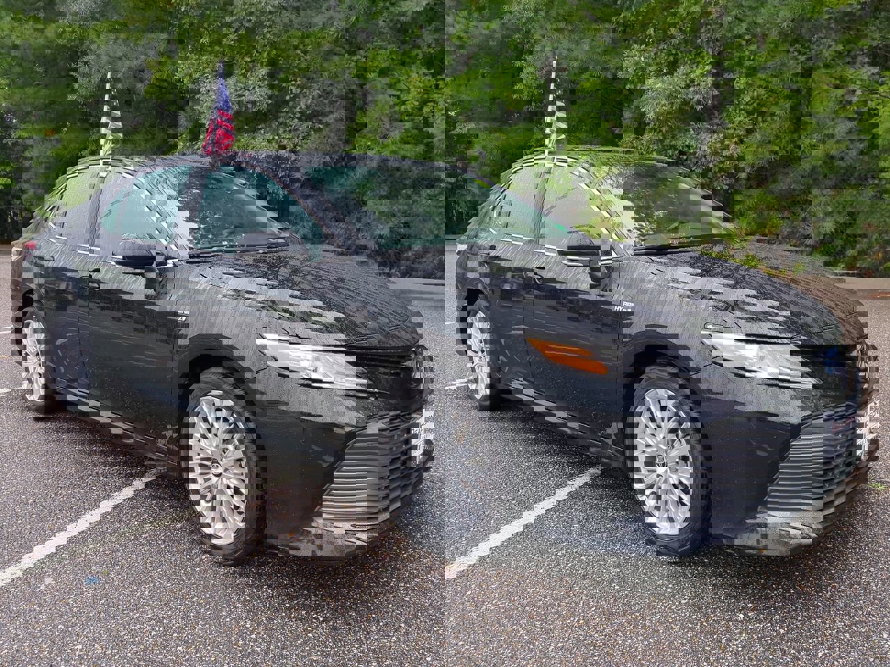 2020 Toyota Camry Hybrid XLE photo 2