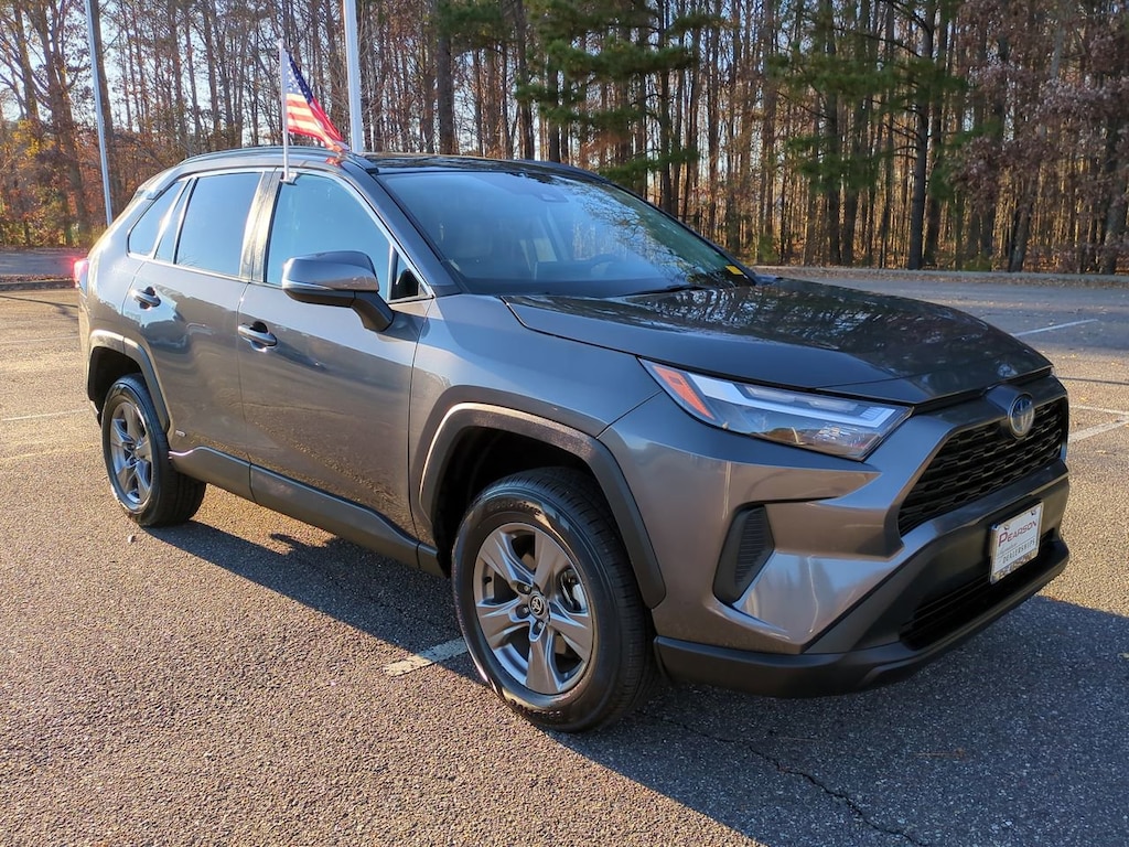 2024 Toyota RAV4 Hybrid XLE photo 2