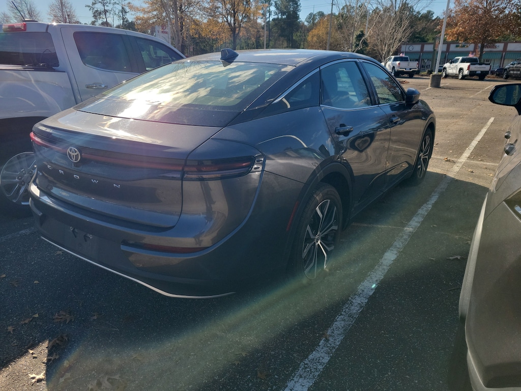 2023 Toyota Crown XLE photo 2