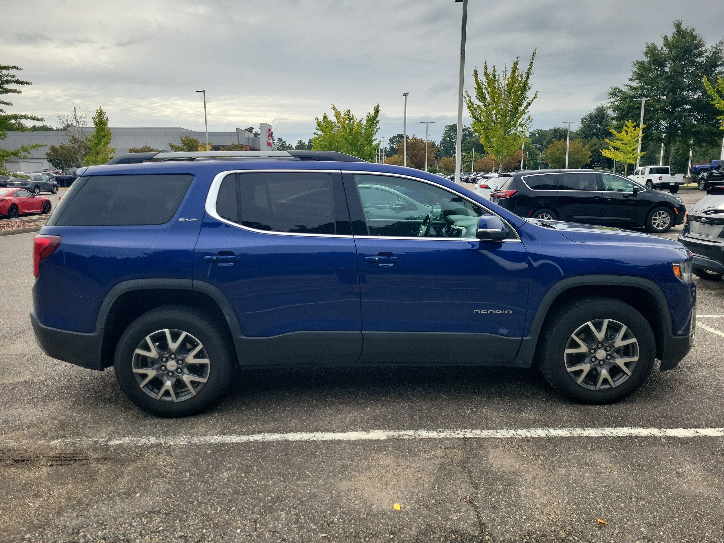 2023 Gmc Acadia SLT photo 2