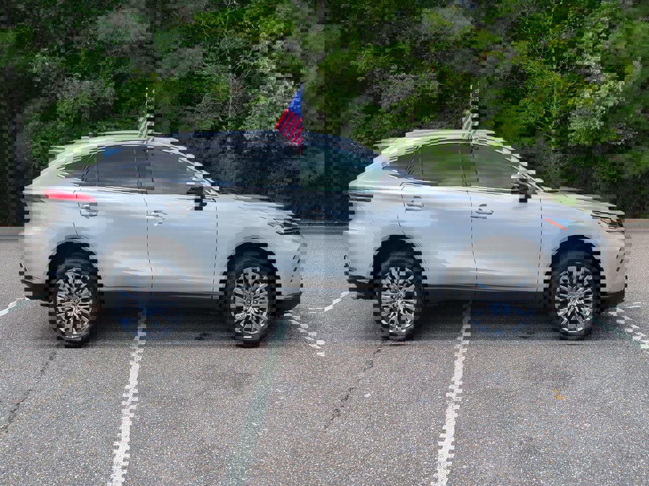 2022 Toyota Venza XLE photo 3