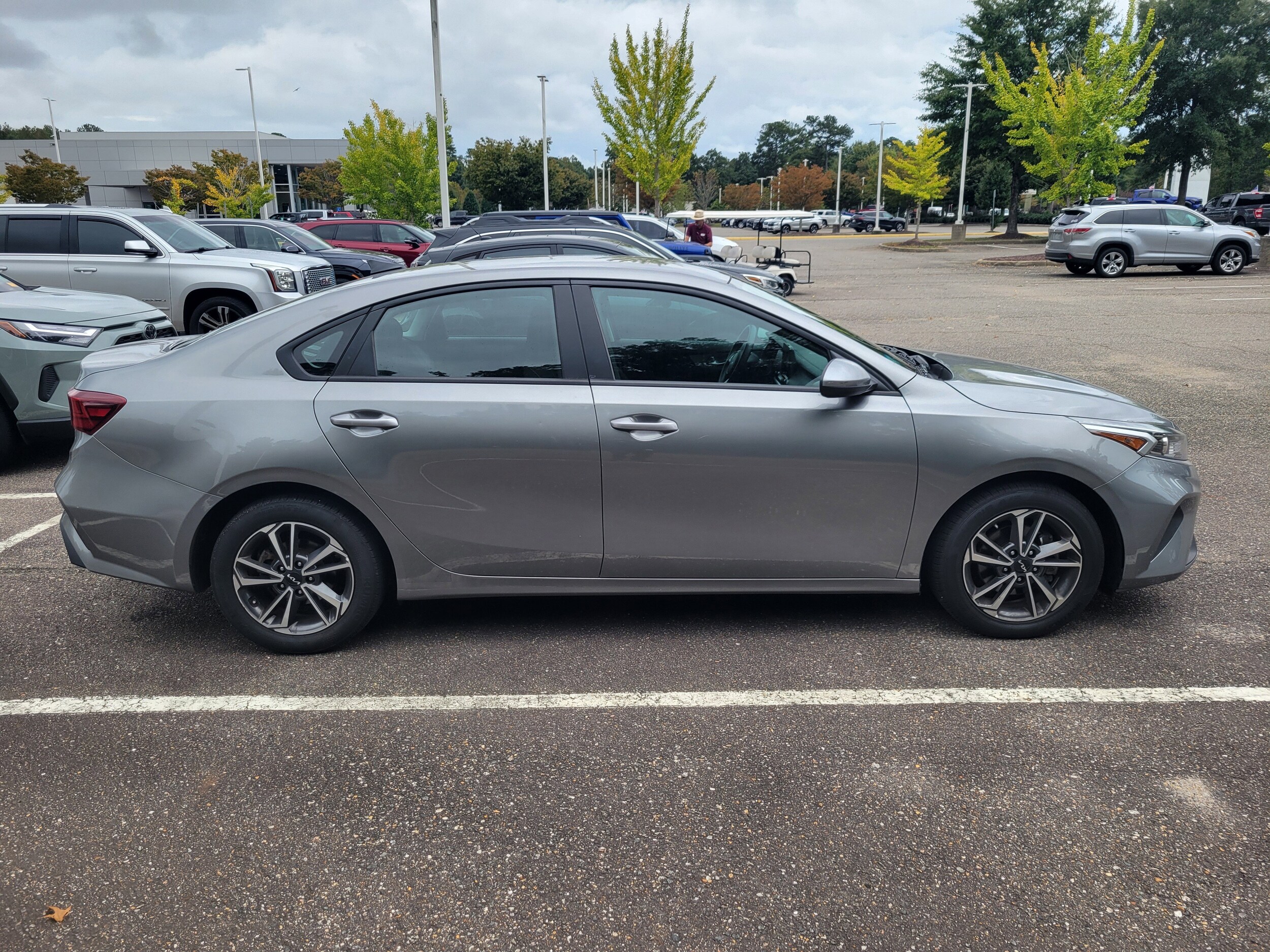 2022 Kia Forte LXS photo 2