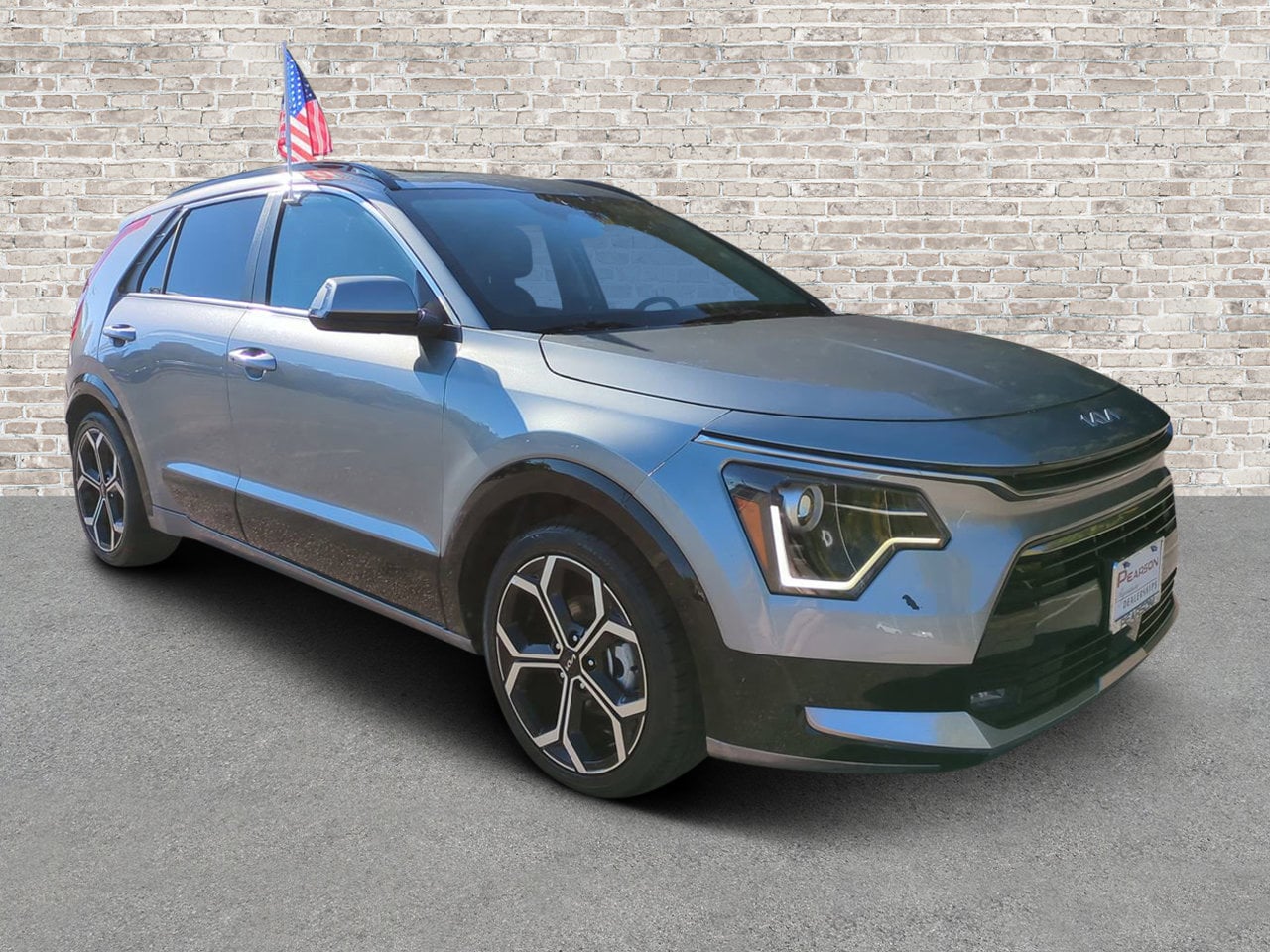 2023 Kia Niro EX Touring's photo