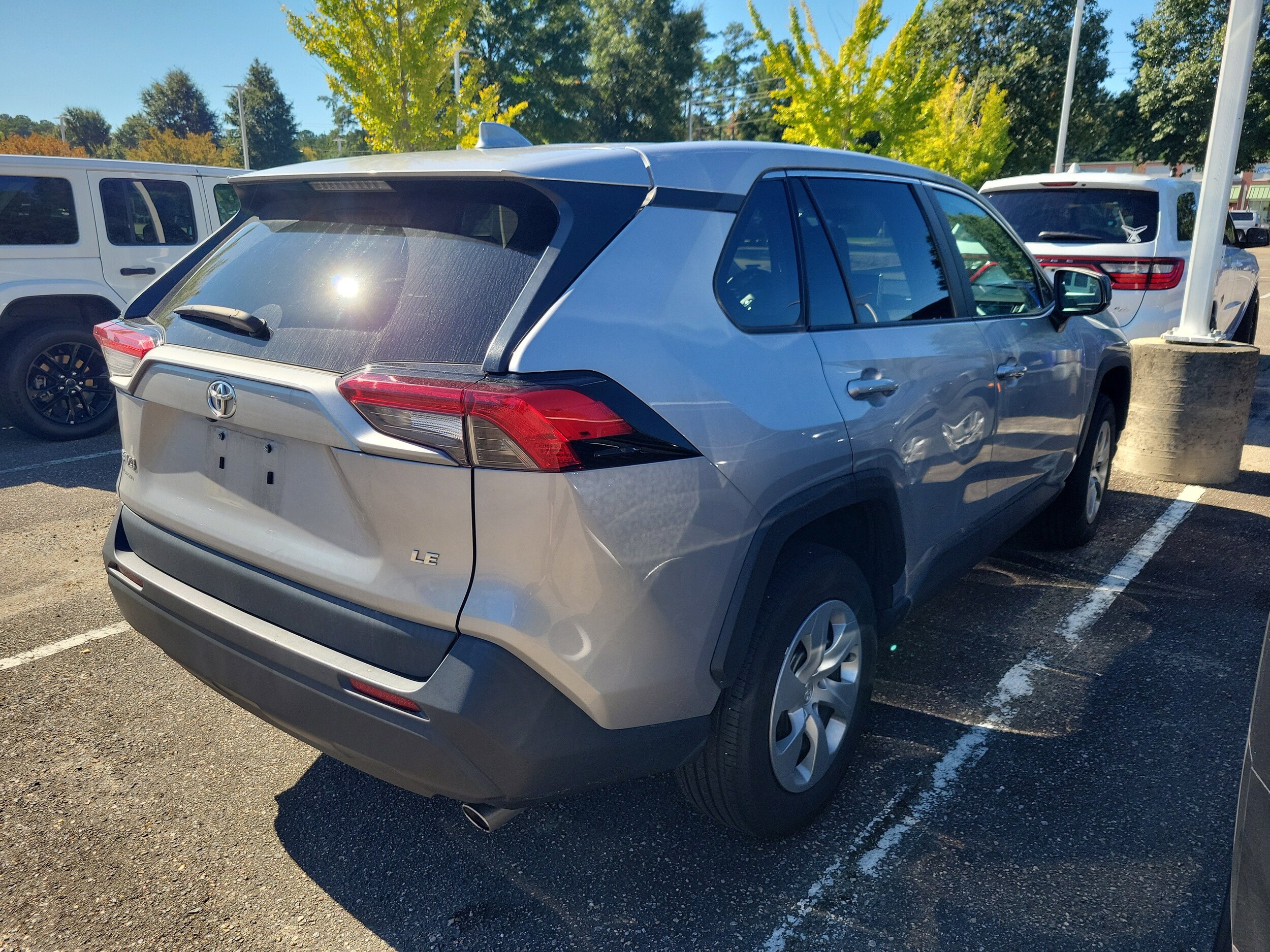 2023 Toyota RAV4 LE photo 2