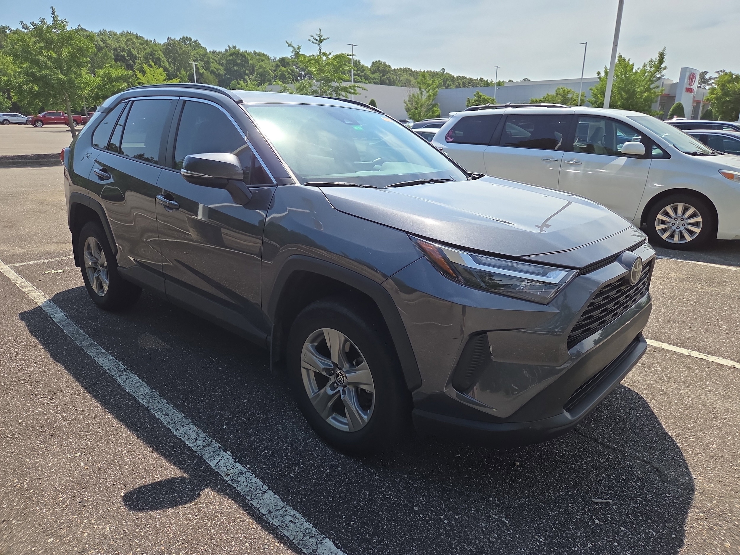 2024 Toyota RAV4 XLE FWD's photo