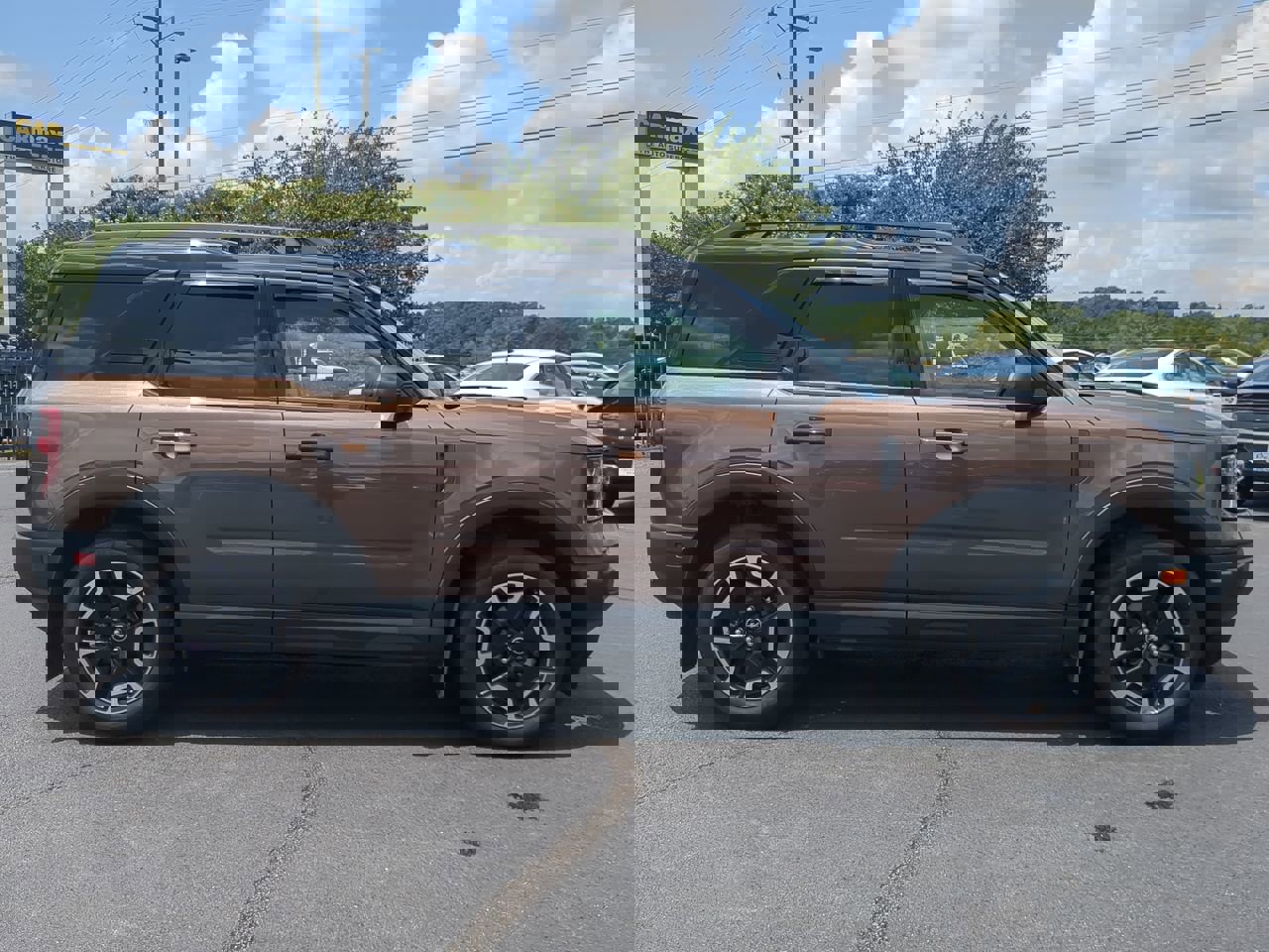 2022 Ford Bronco Sport Outer Banks photo 2
