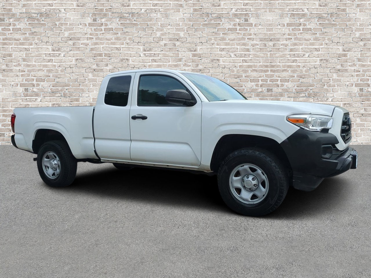2019 Toyota Tacoma SR's photo