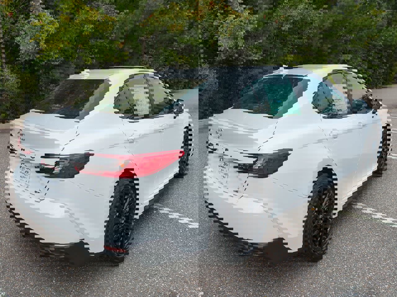 2026 Toyota Camry SE photo 3