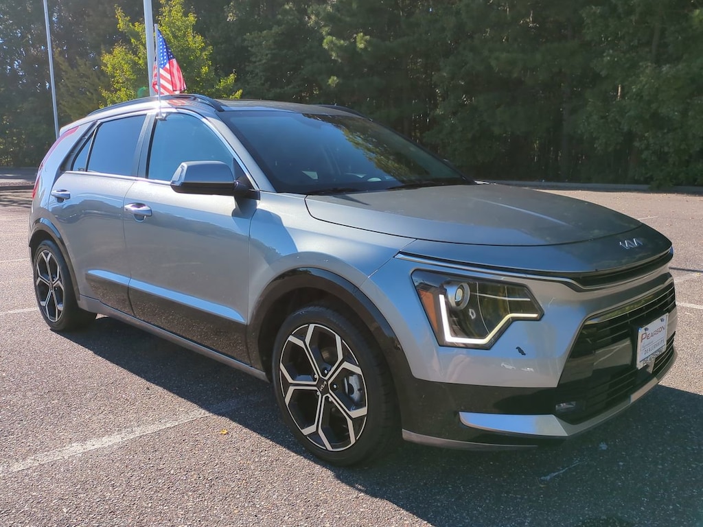 Used 2023 Kia Niro EX Touring SUV