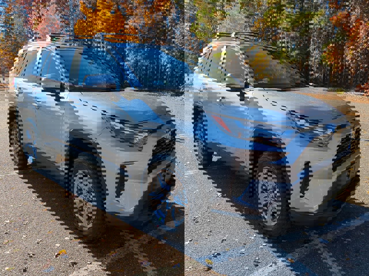 2025 Toyota RAV4 XLE photo 2