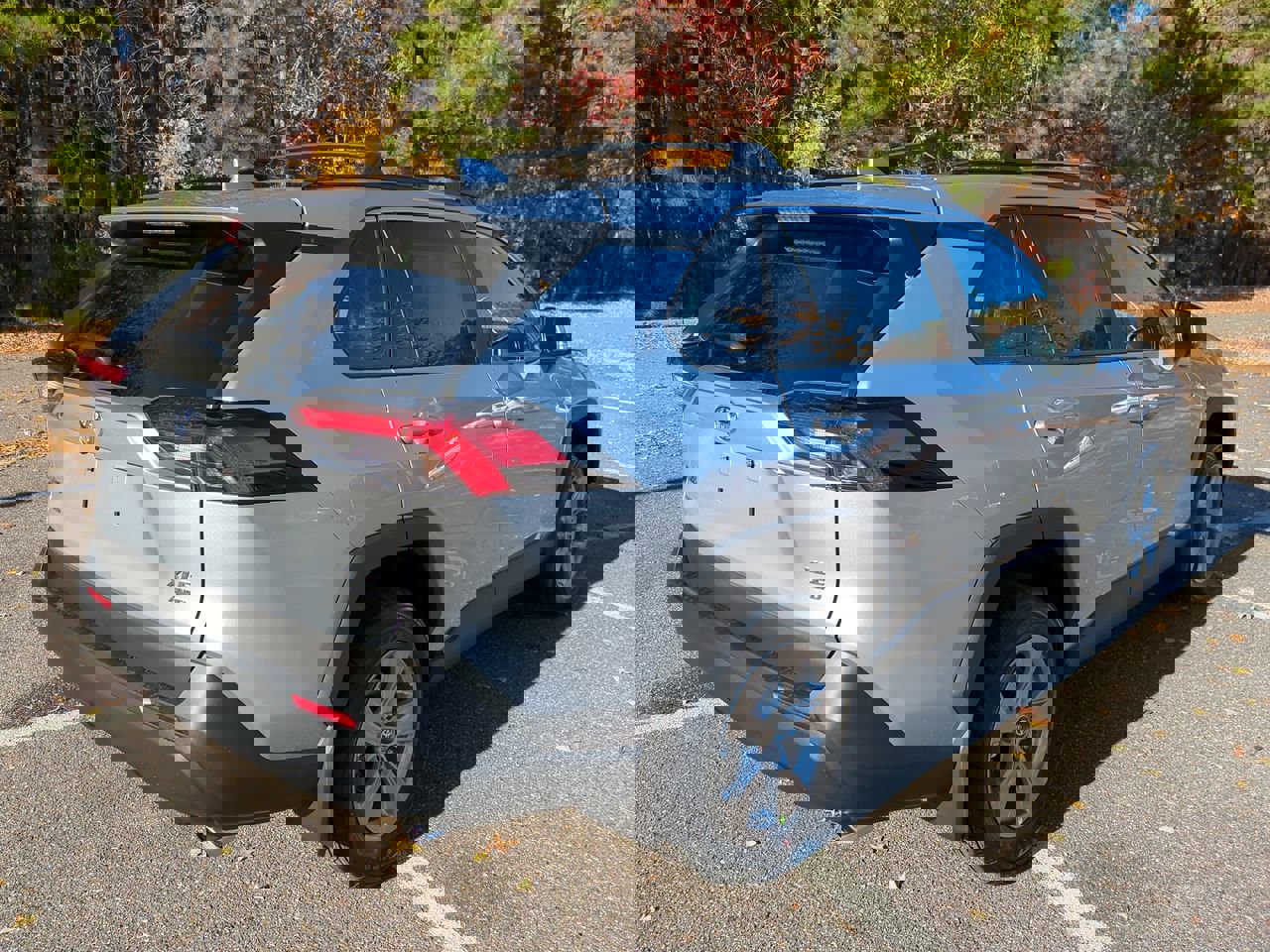 2025 Toyota RAV4 XLE photo 4