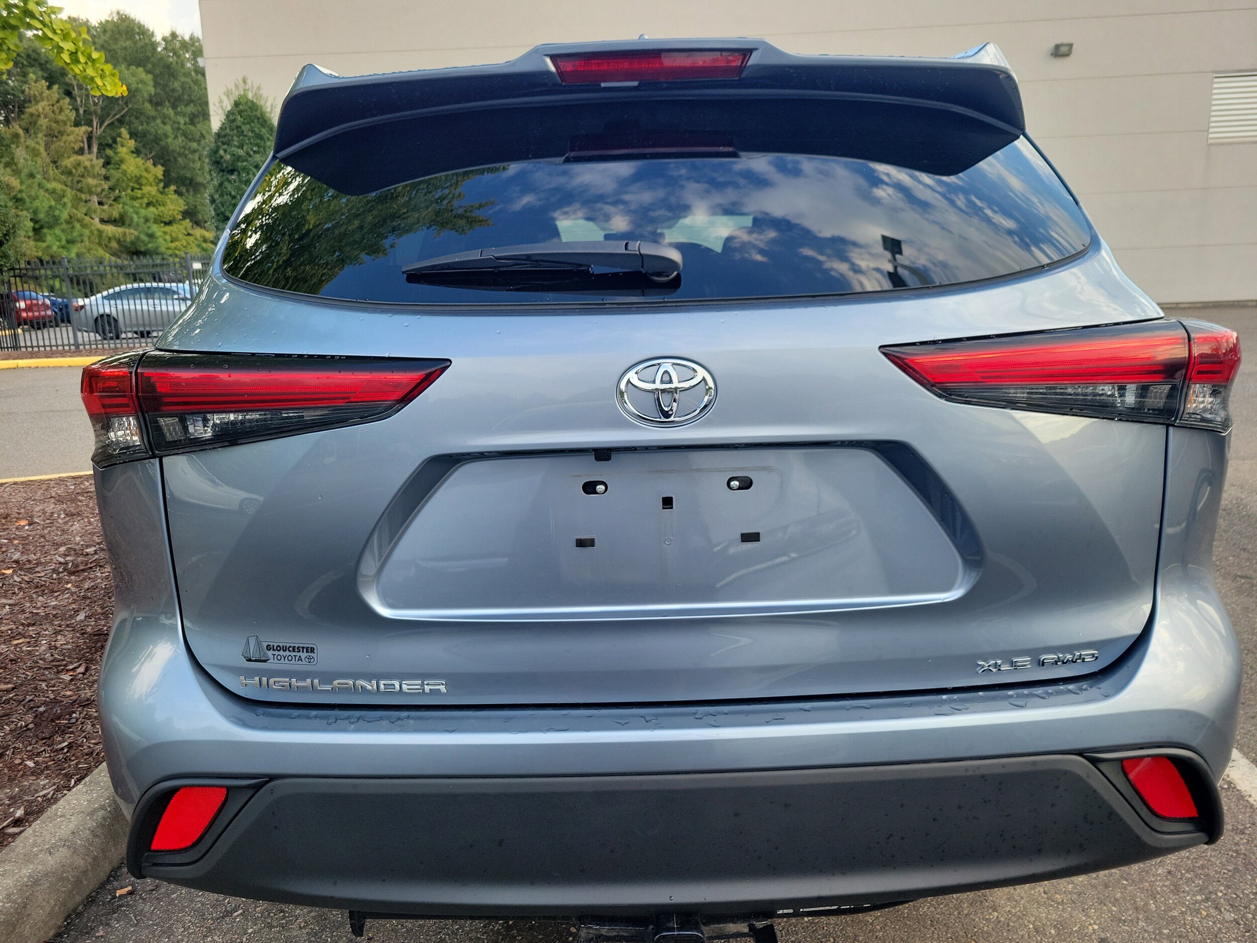 2023 Toyota Highlander XLE photo 2