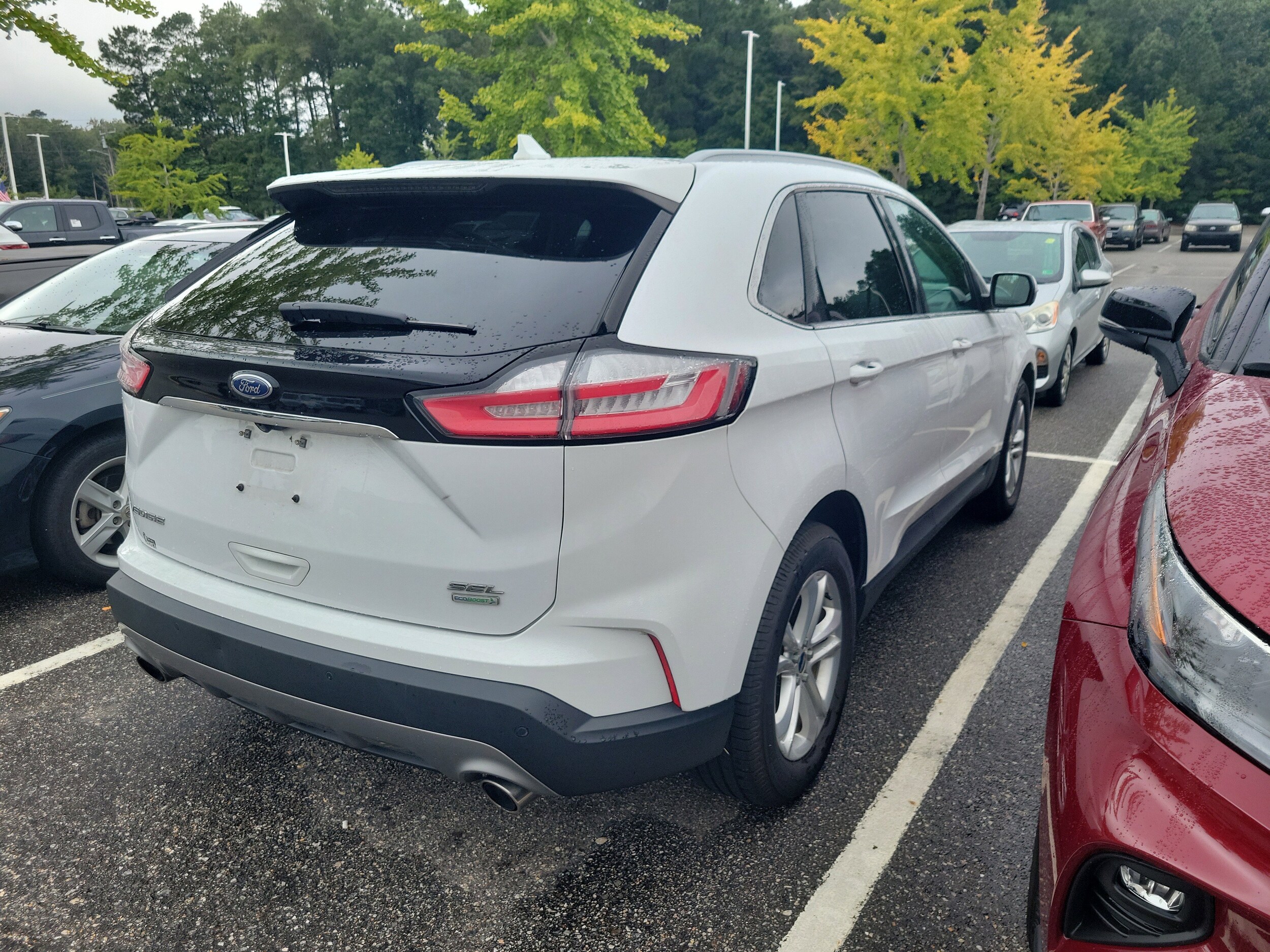 2020 Ford Edge SEL photo 2