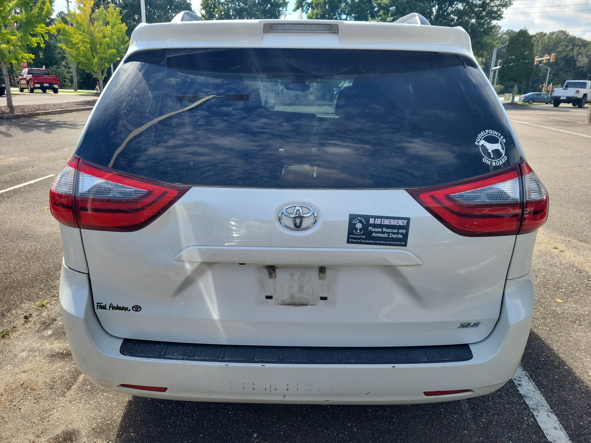 2020 Toyota Sienna XLE photo 4