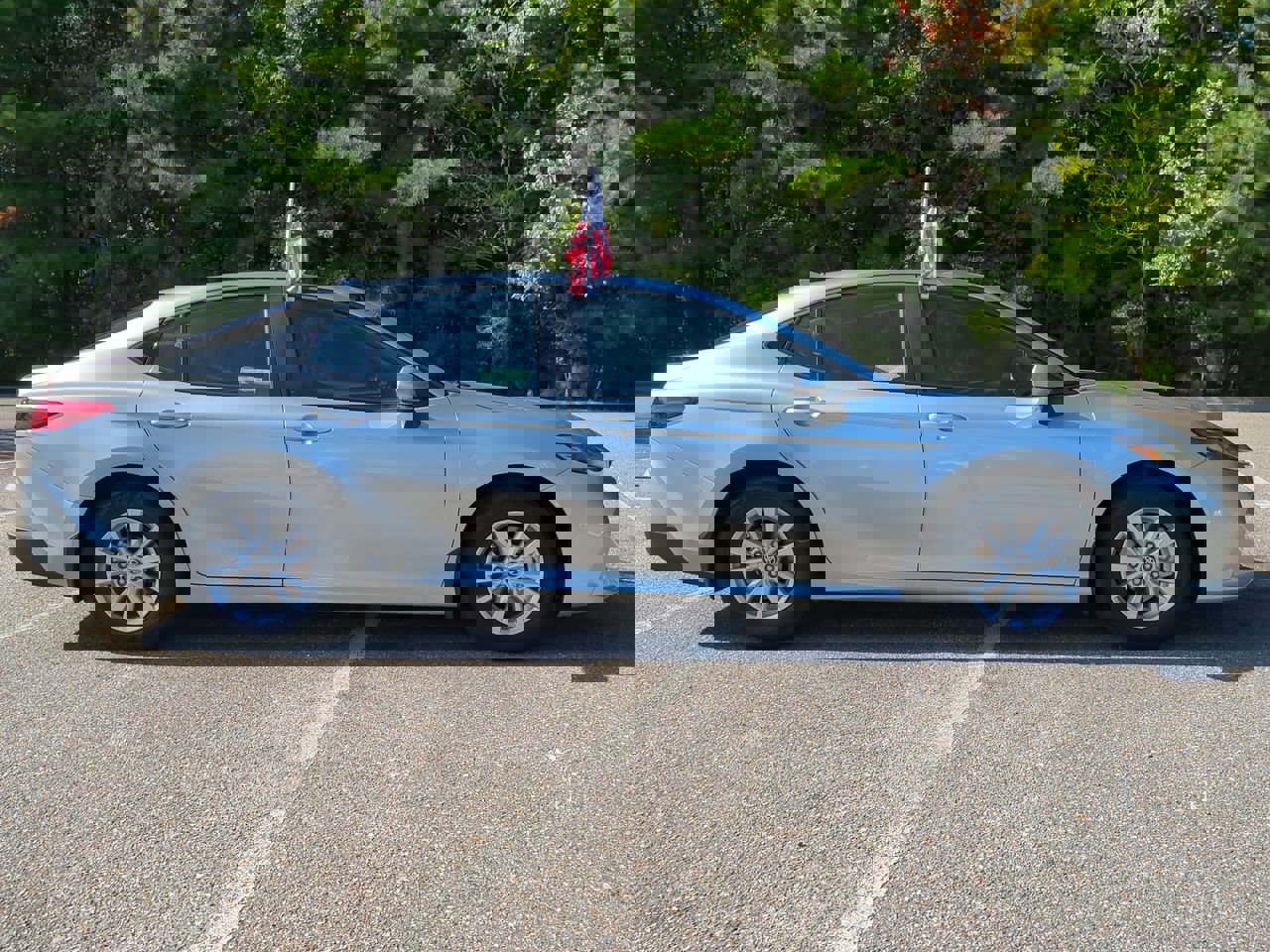 2025 Toyota Camry LE photo 3