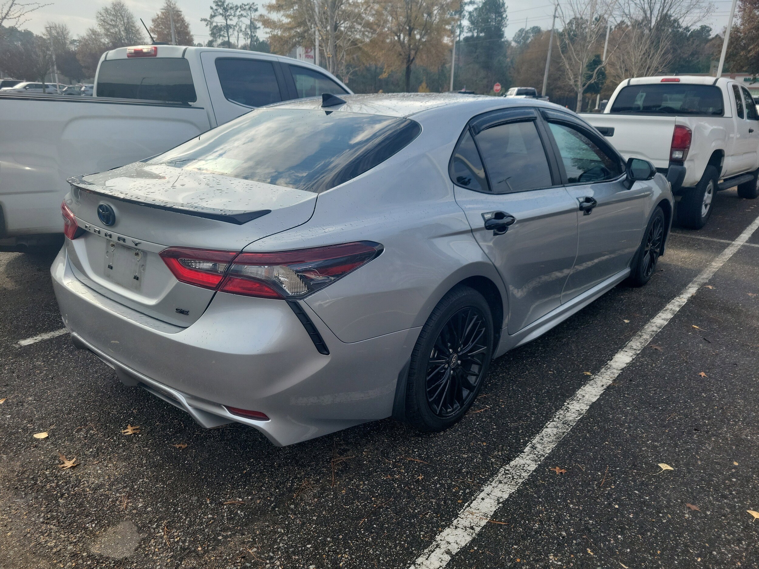 2022 Toyota Camry Hybrid SE photo 3