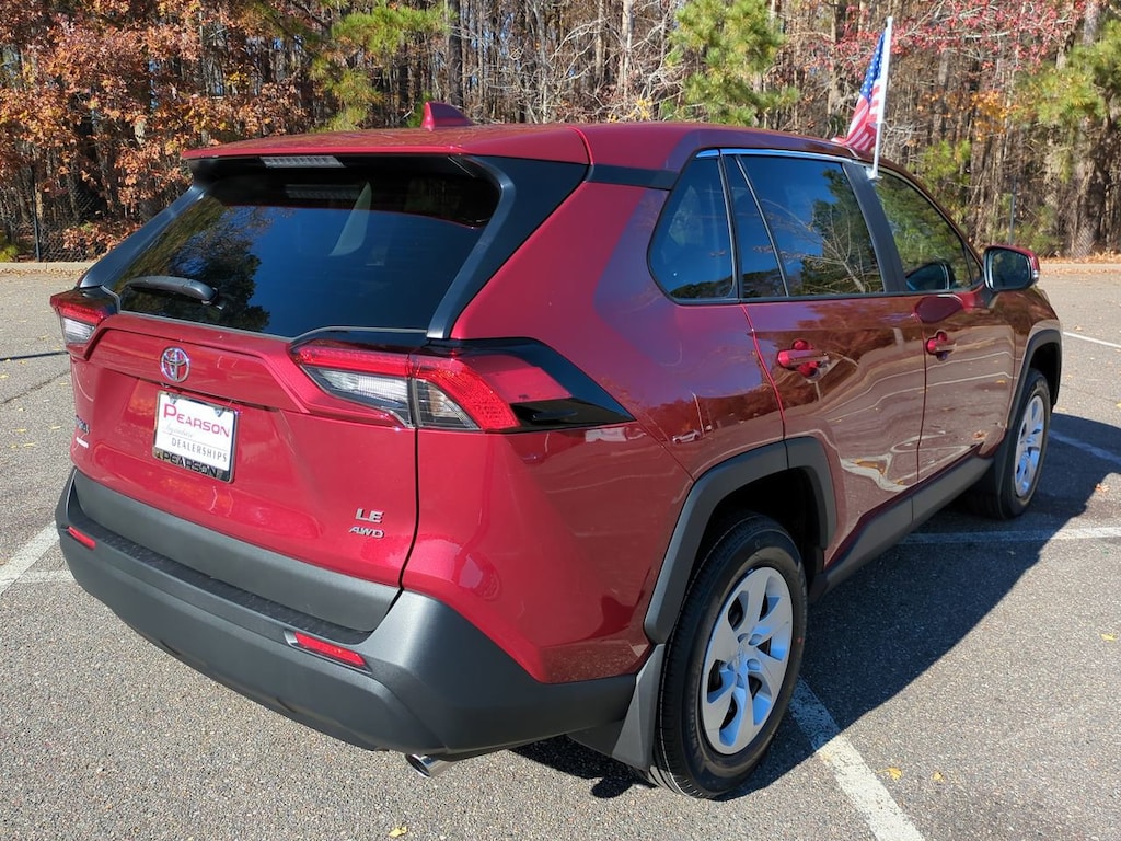 2025 Toyota RAV4 LE photo 4
