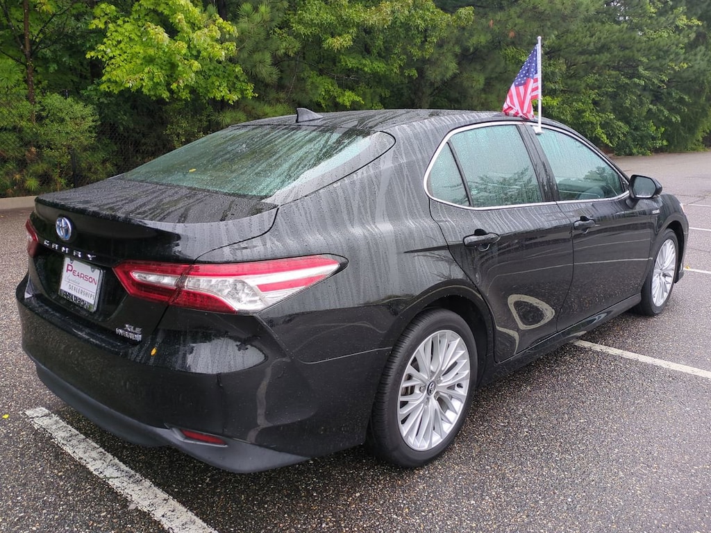 Used 2020 Toyota Camry Hybrid XLE Sedan