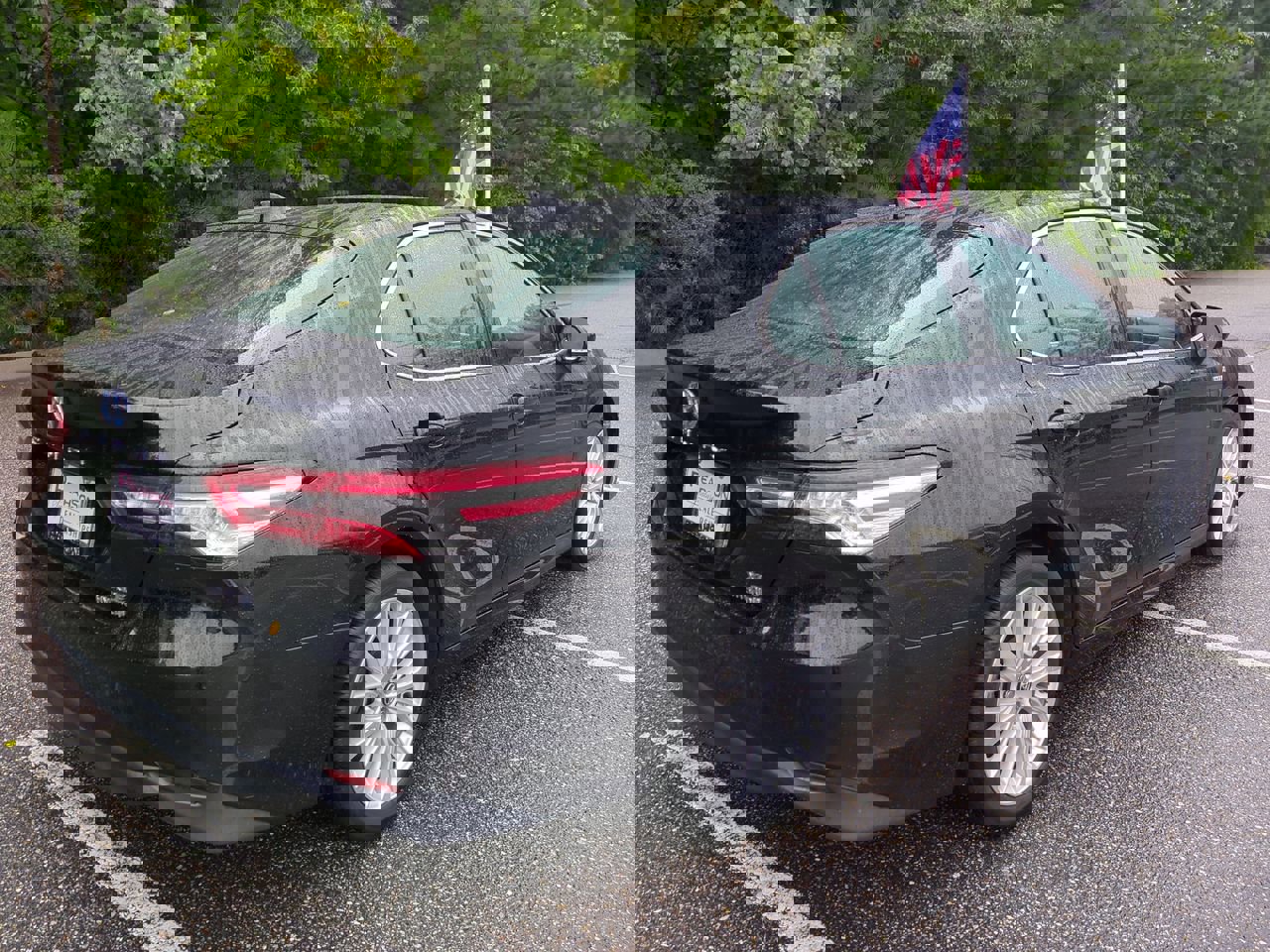2020 Toyota Camry Hybrid XLE photo 4