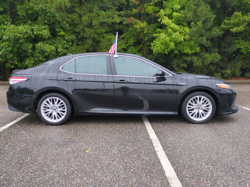 Used 2020 Toyota Camry Hybrid XLE Sedan
