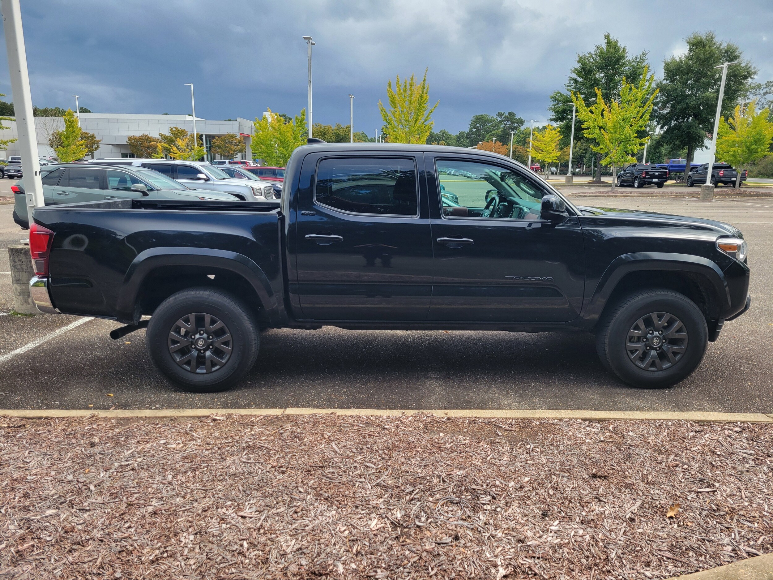 2022 Toyota Tacoma SR5 V6 photo 2