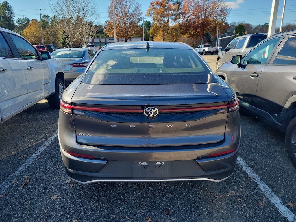 2023 Toyota Crown XLE photo 3