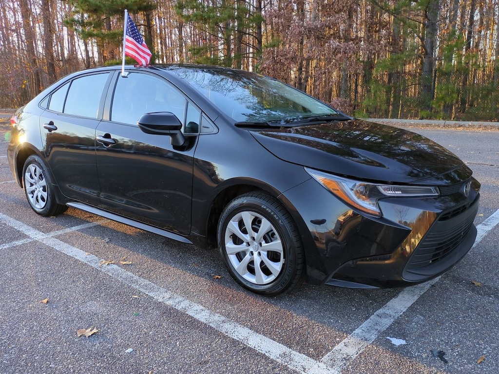2024 Toyota Corolla LE photo 2