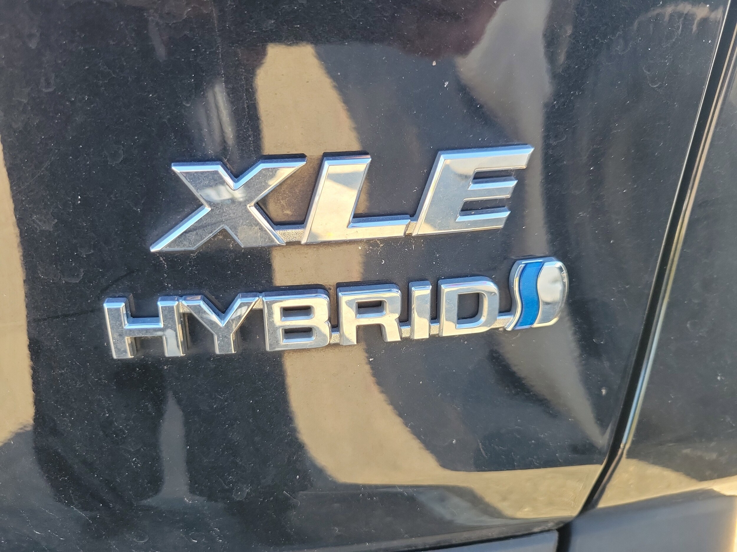 2024 Toyota RAV4 Hybrid XLE photo 4