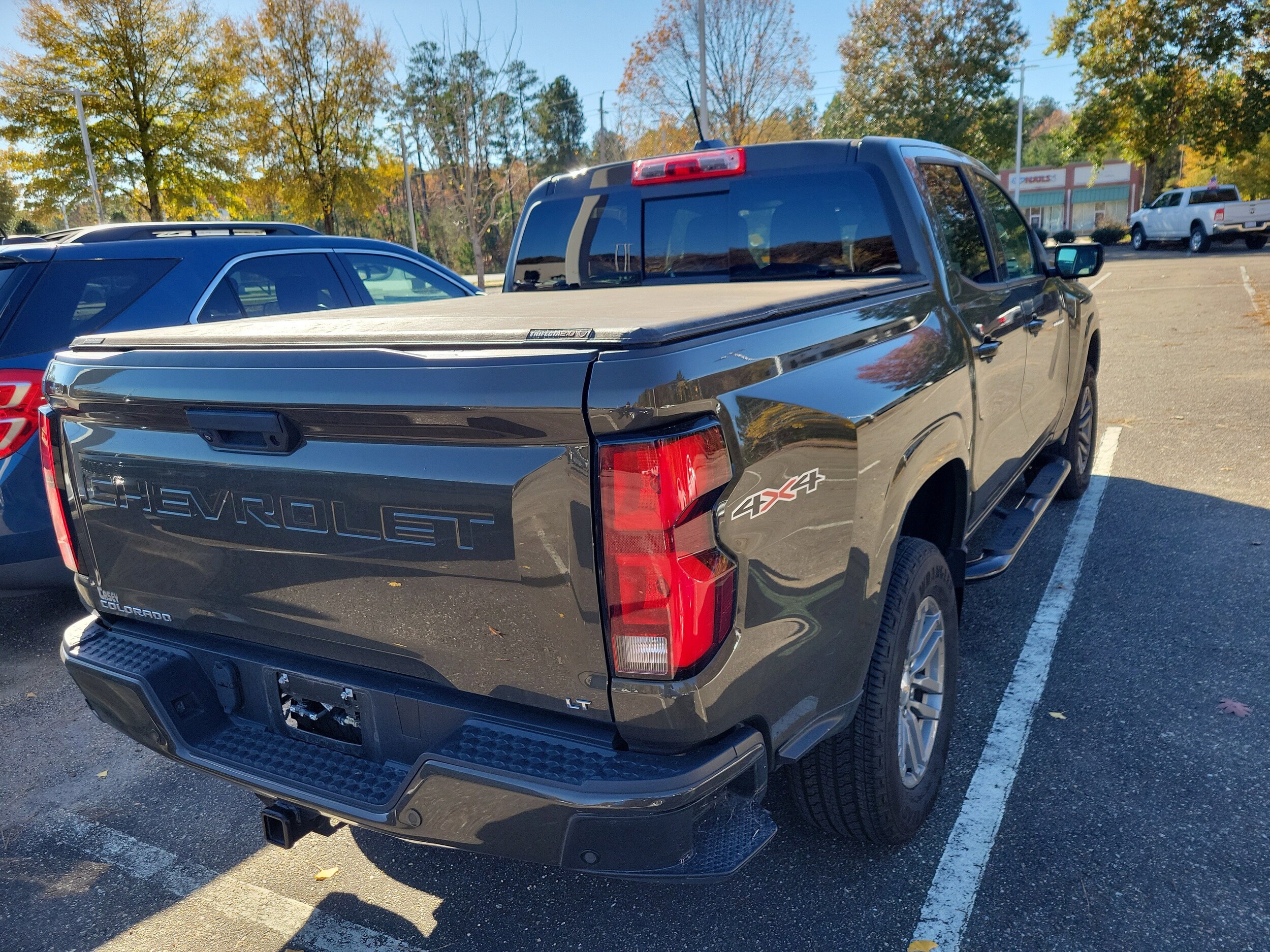 2023 Chevrolet Colorado LT photo 3