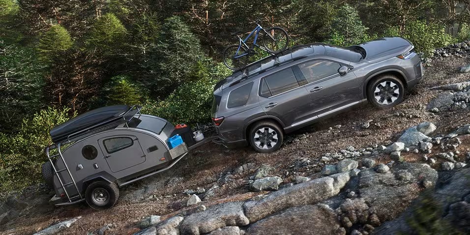 Honda Pilot towing uphill