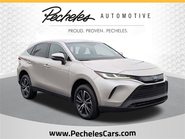 2023 Toyota Venza LE's photo