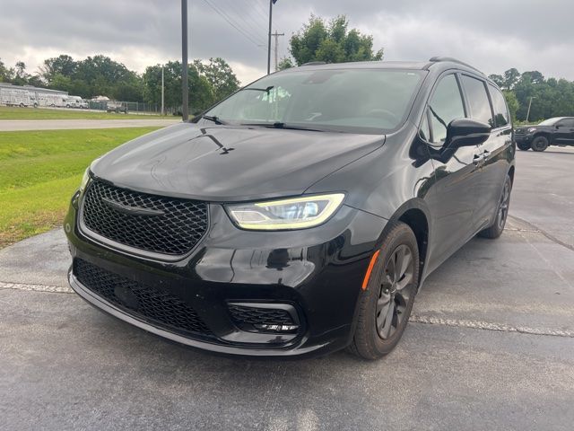 2021 Chrysler Pacifica Touring's photo