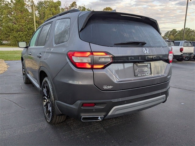 2025 Honda Pilot Touring photo 3