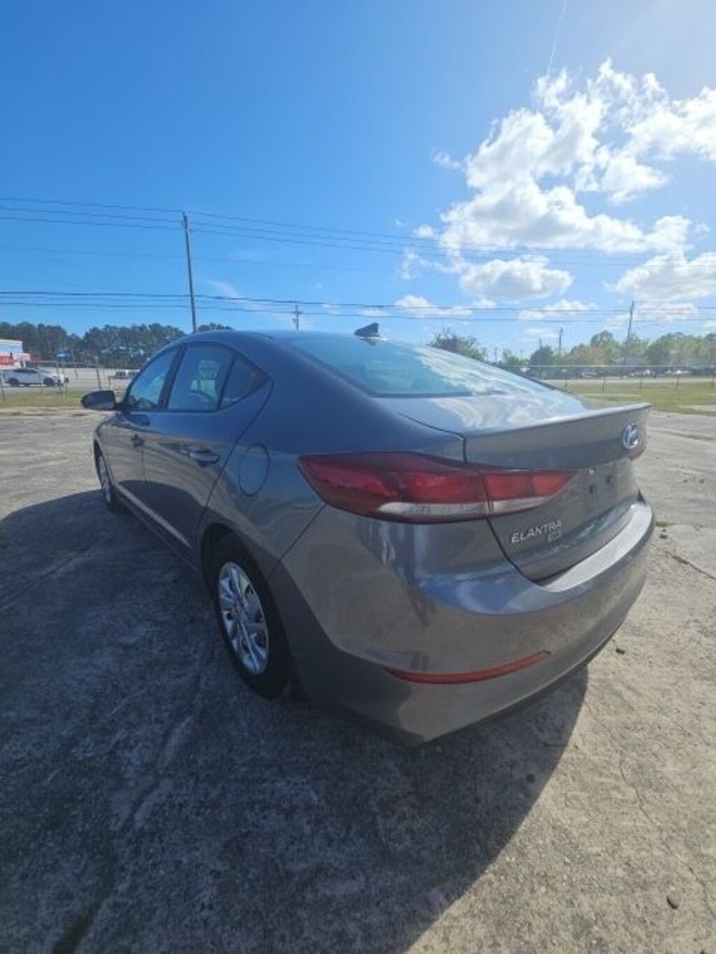 Used 2017 Hyundai Elantra SE Sedan