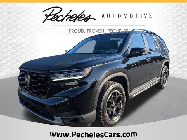 2025 Honda Pilot TrailSport AWD's photo